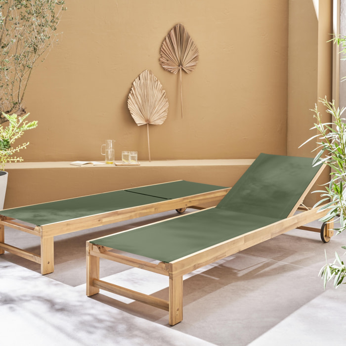 Lot de 2 bains de soleil en bois d'acacia et textilène kaki. multi positions avec roulettes