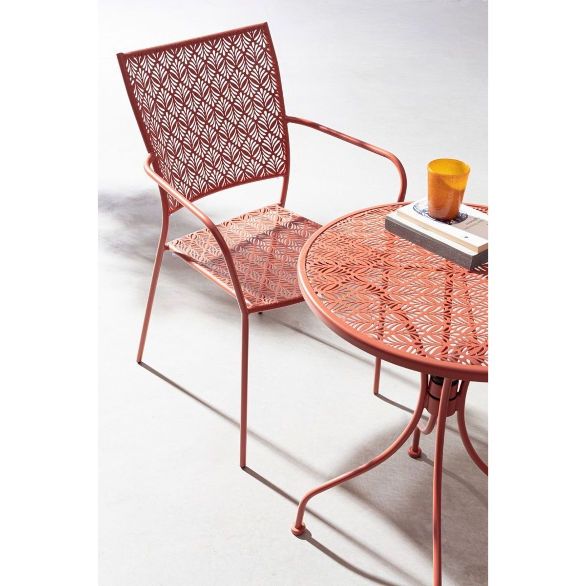 Tavolo LIZETTE in acciaio rosso chiaro Ø60 cm
