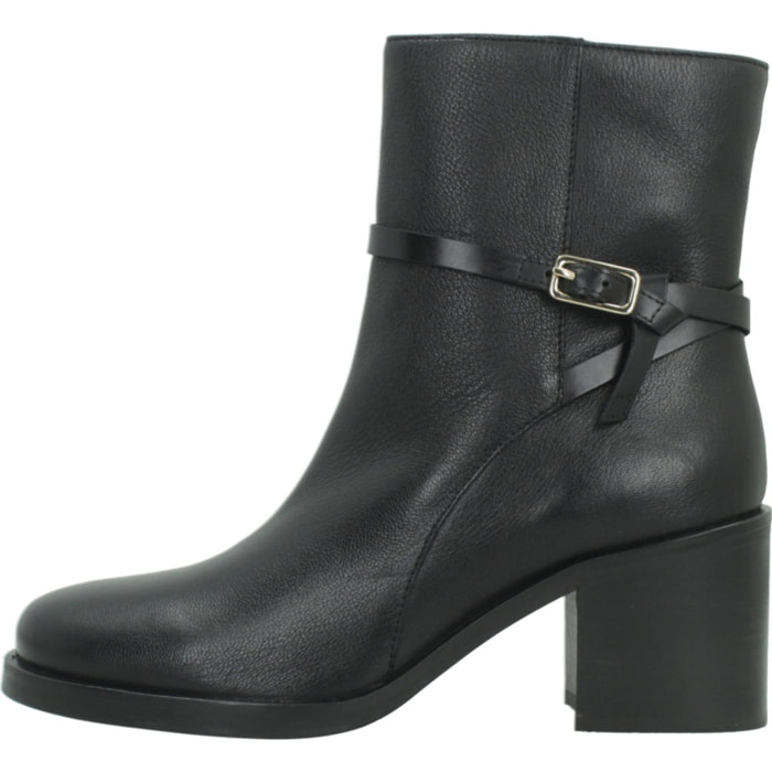 Botines Mujer de la marca GEOX  modelo D680WA 00081 D SOBIMA NEGRO