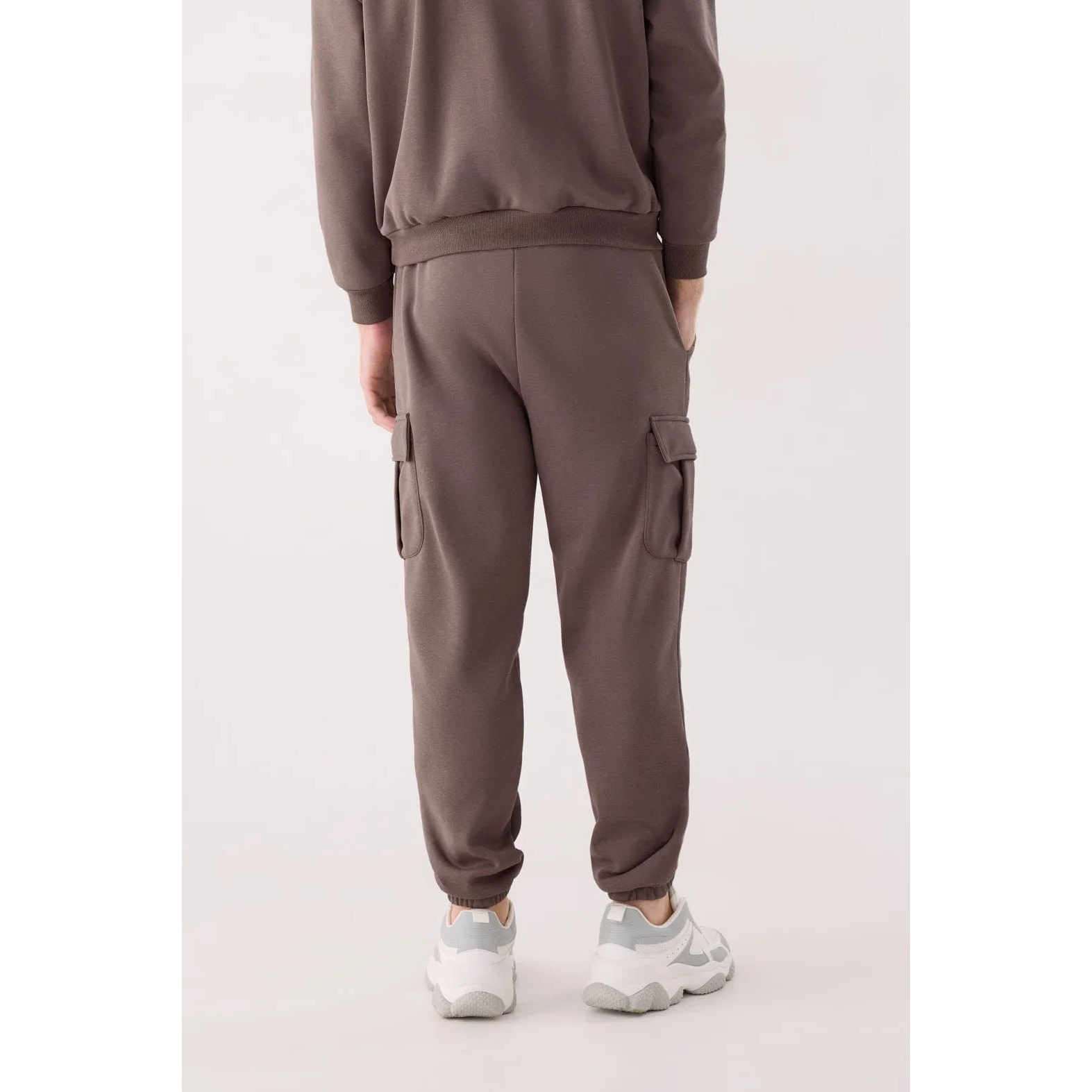 Pantalón deportivo hombre cargo afelpado con cintura ajustable marrón
