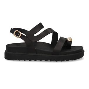 Sandalias cómodas de tiras mujer con adorno metálico.