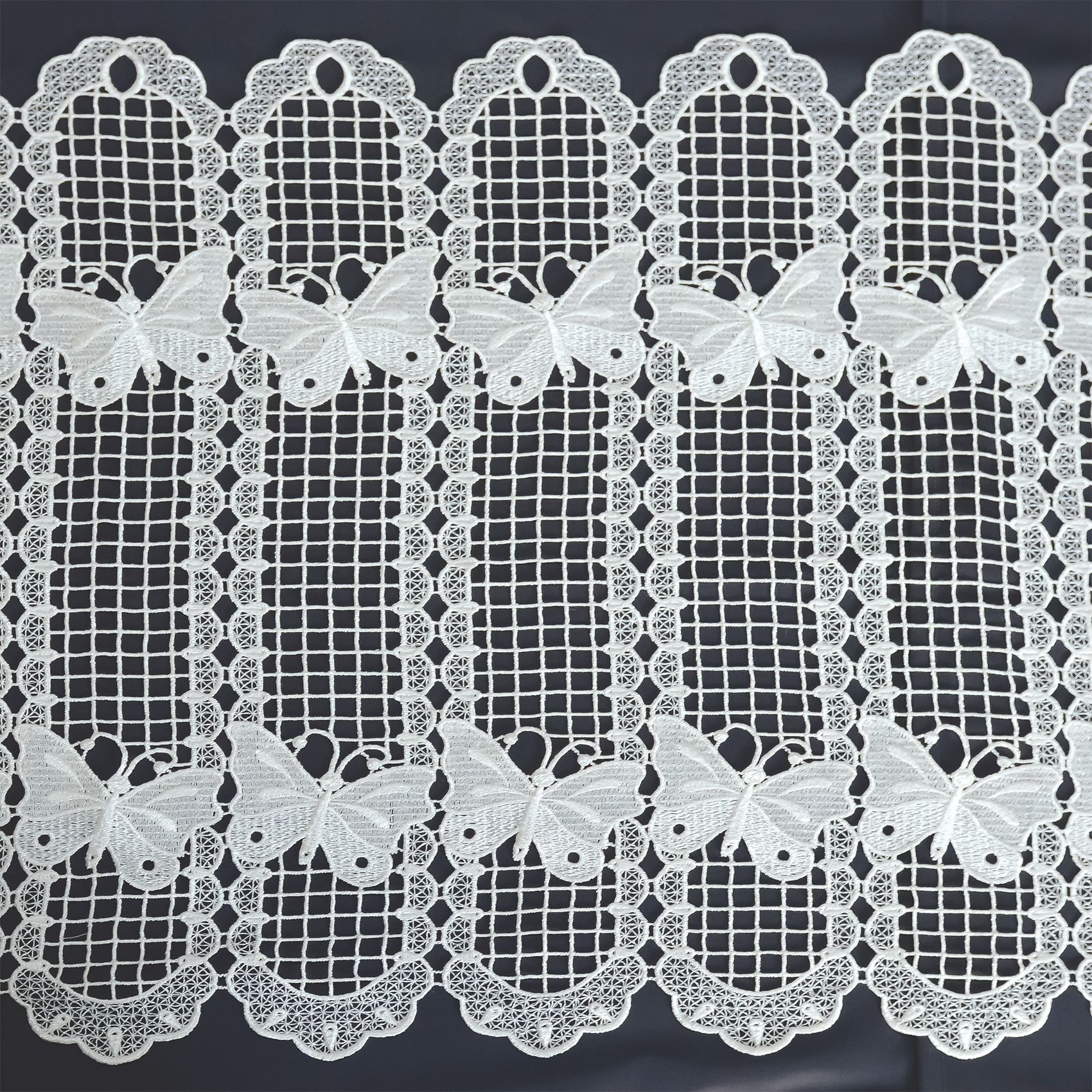 Brise bise papillons en macramé - Blanc