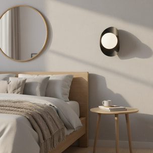 Lampada a parete Fiero in acciaio nero con diffusore in vetro