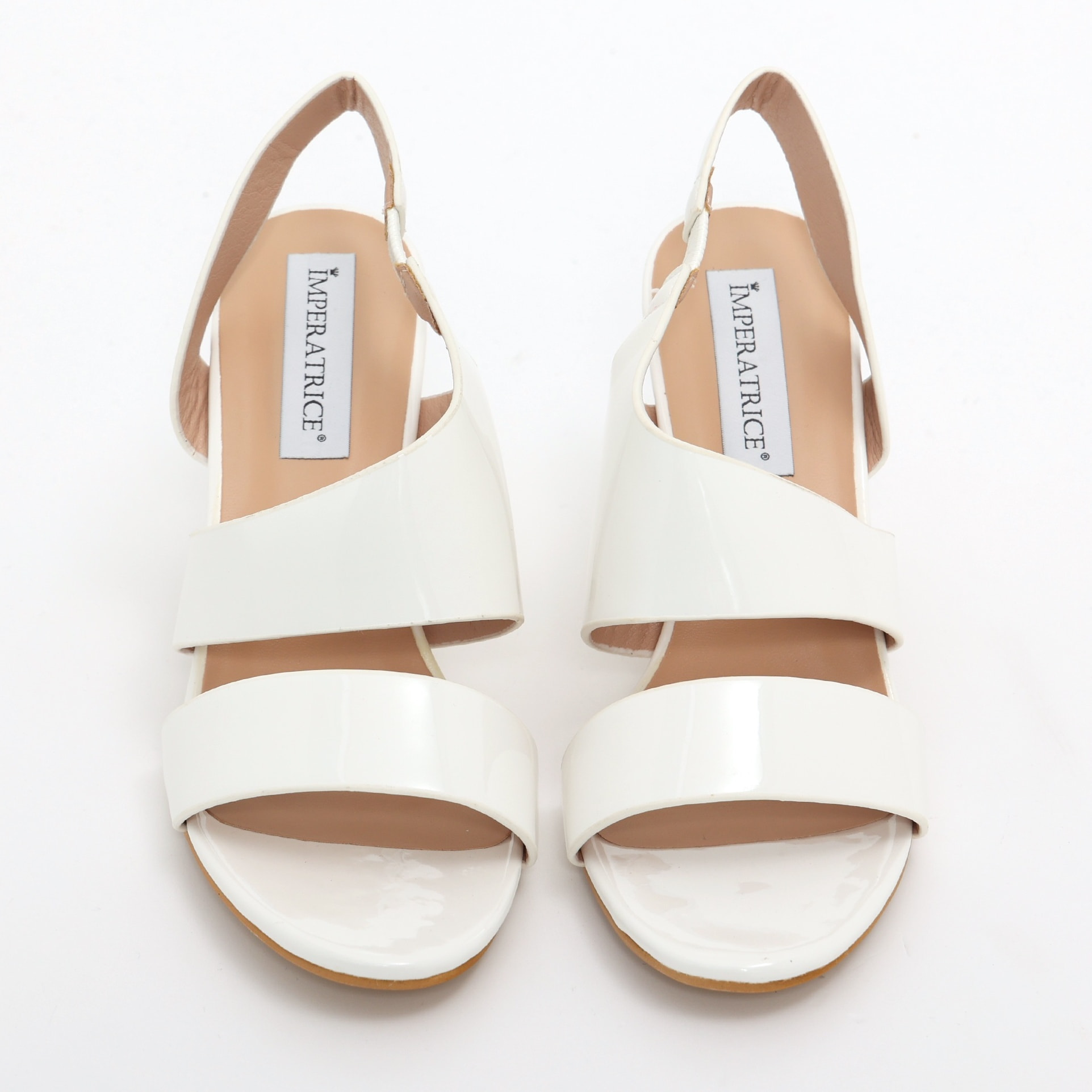 Sandali in simil pelle verniciata con tacco