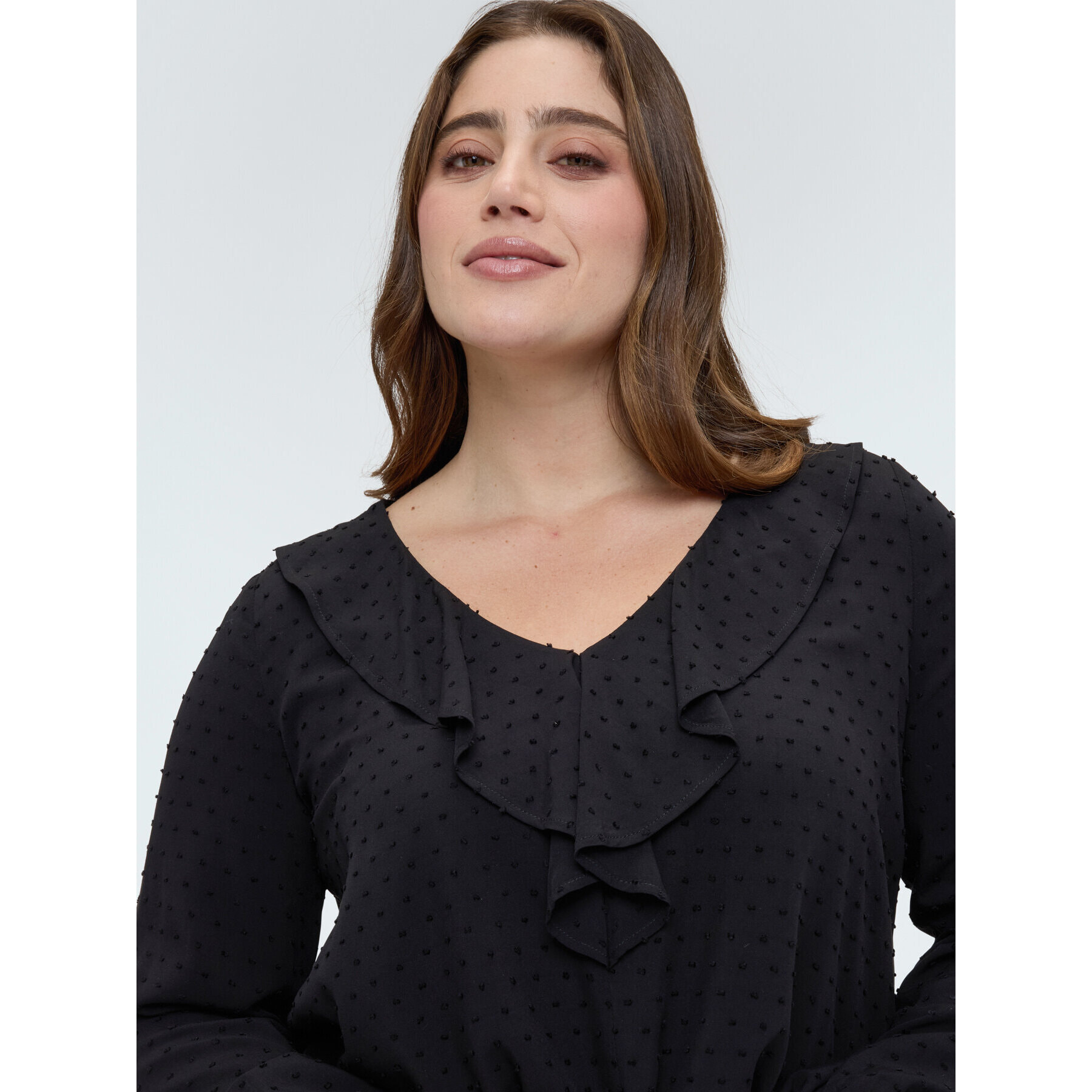 Fiorella Rubino - Blusa de plumetis de lunares con volante - Negro