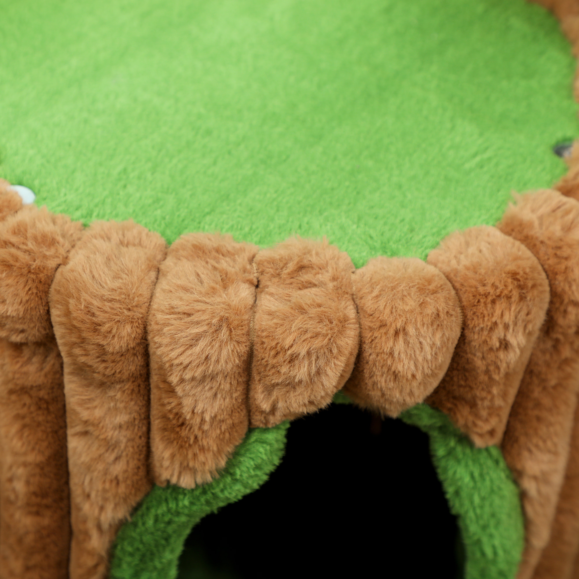 Árbol Rascador para Gatos, Árbol para Gatos 53 cm, Diseño de Tronco, Torre Escalador con Casita, Cama, Poste de Yute, Bolas Colgantes, Marrón y Verde