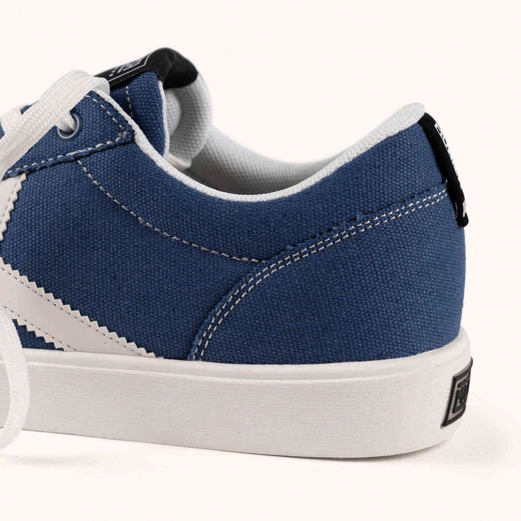 MUNICH BREAK 54 Zapatilla de Lona Azul Denim con Suela Blanca