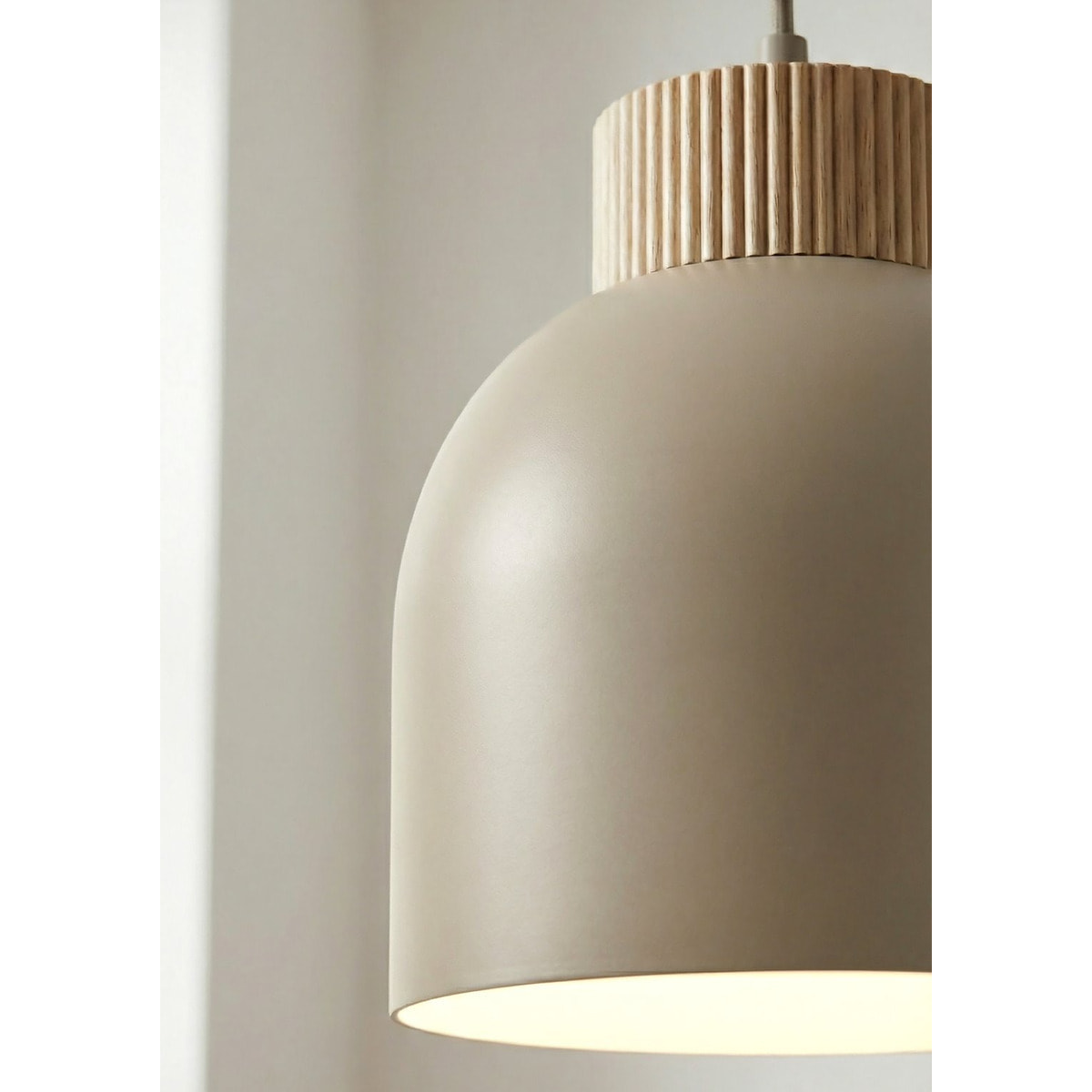 Lampada a sospensione KRU in acciaio beige e legno naturale