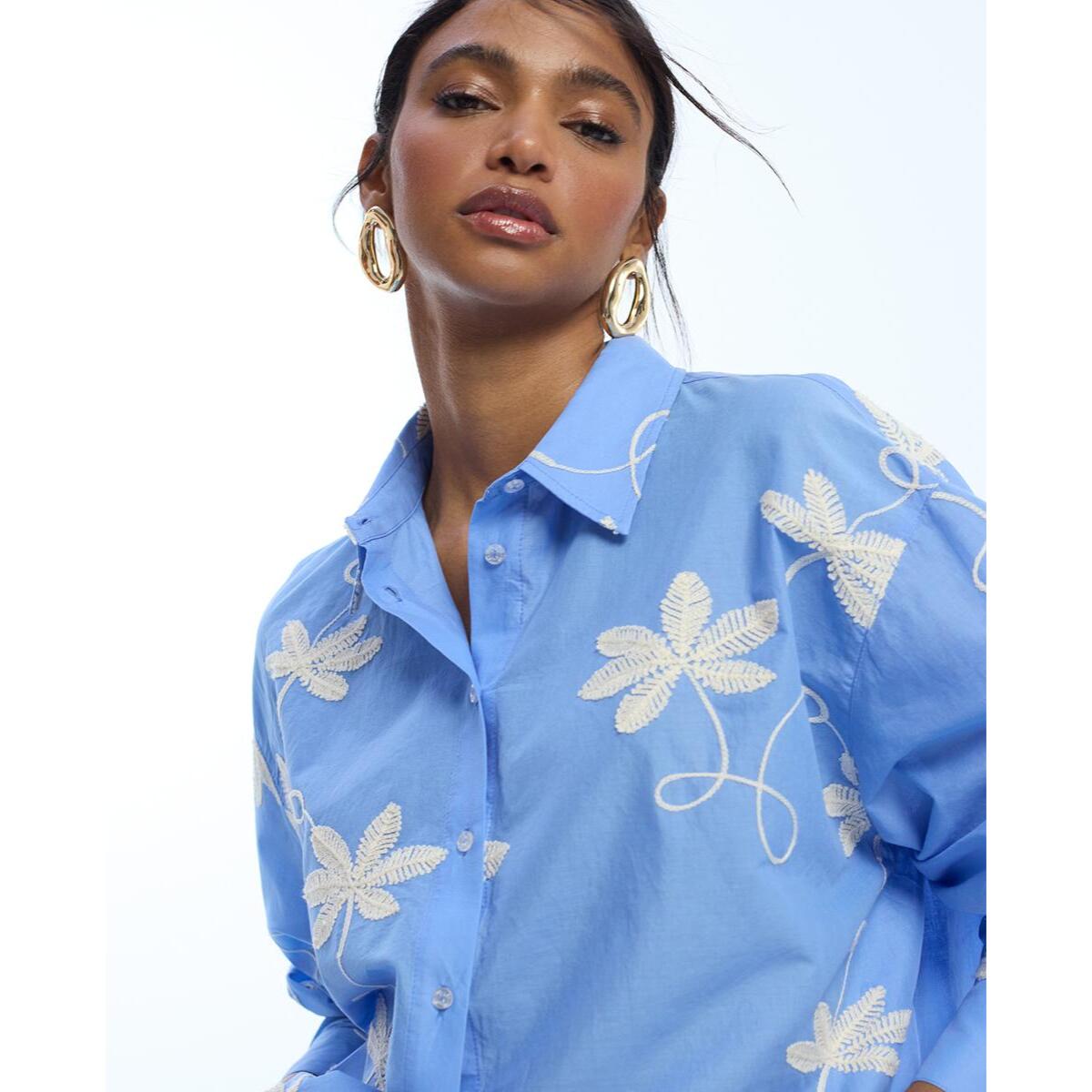 Camicia in cotone ricamata con fiori