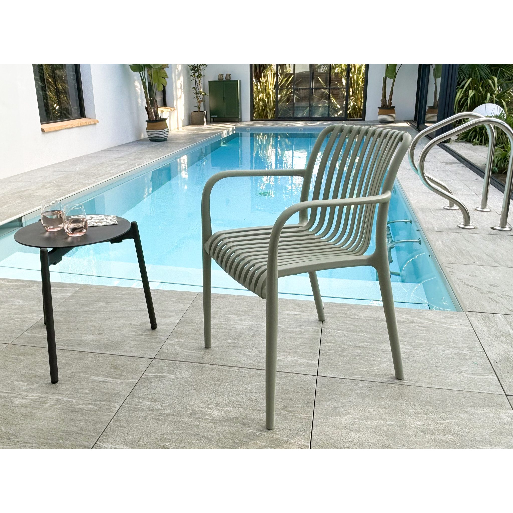 TIAGO - Fauteuil de jardin empilable en Polypropylène vert olive