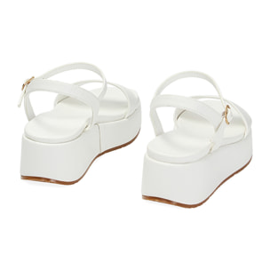 Sandalias con cuña blancas