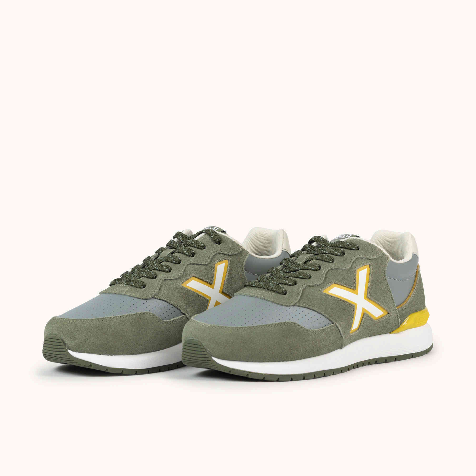 Zapatilla Retro Running de Ante Verde y Detalles Amarillos MUNICH DASH PREMIUM 277