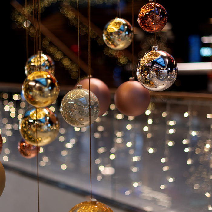 juego de 12 bolas de navidad color iridiscente 5cm - brillantes y mate