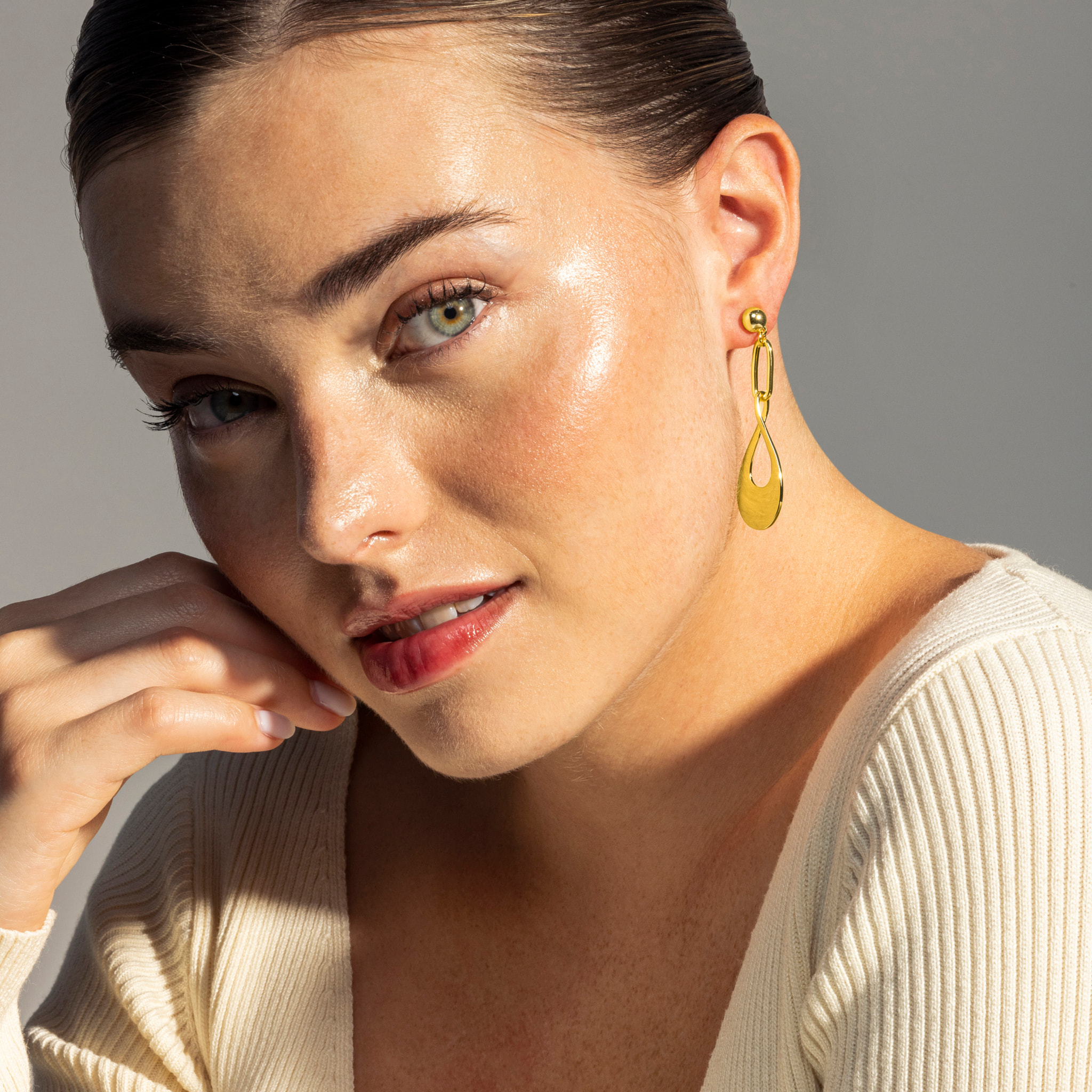 Pendientes acabados en oro amarillo de 18K