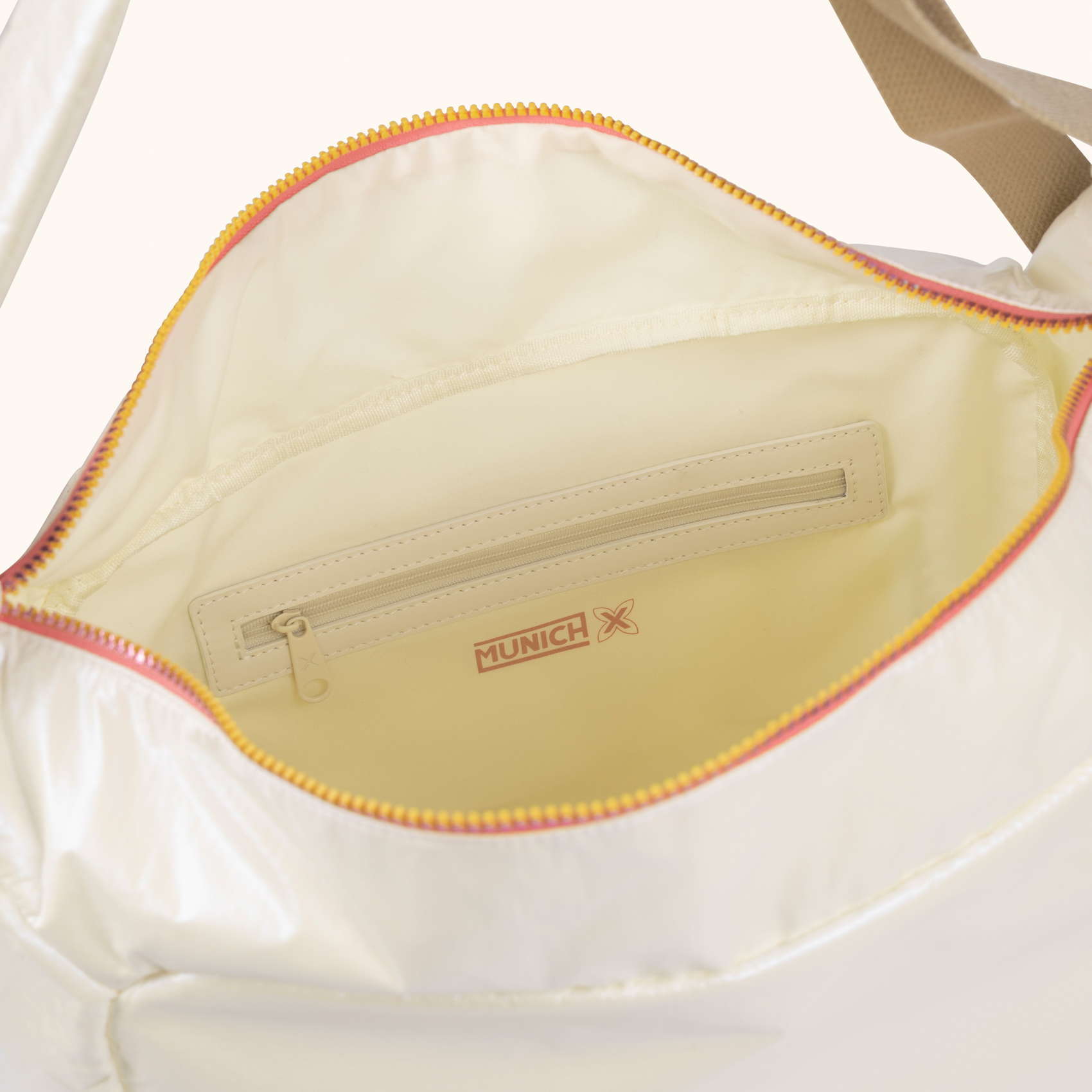 Bolso Hobo Minimalista en Poliamida Reciclada DEEP RECYCLED HOBO HONEY