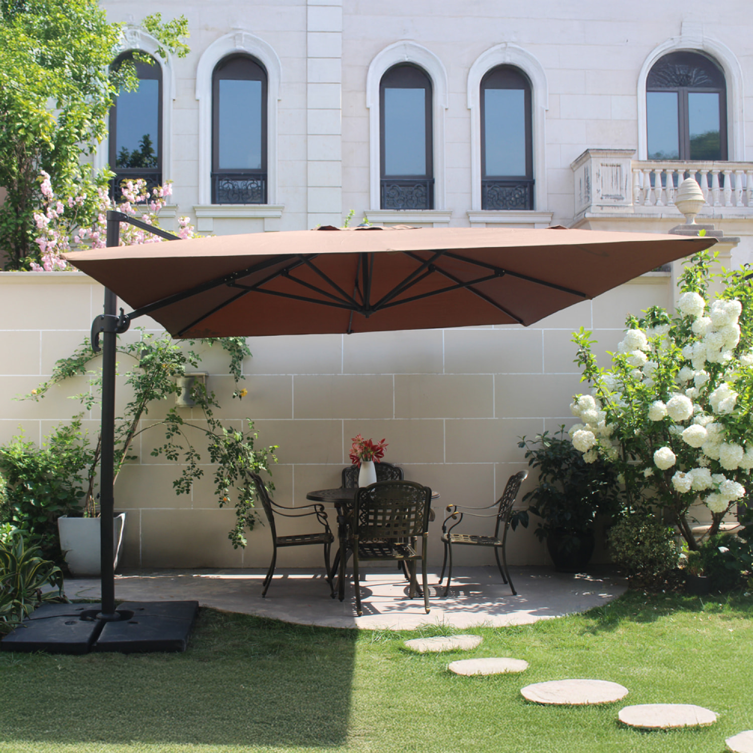 Parasol déporté et rotatif 3 x 4 m chocolat NAVIA