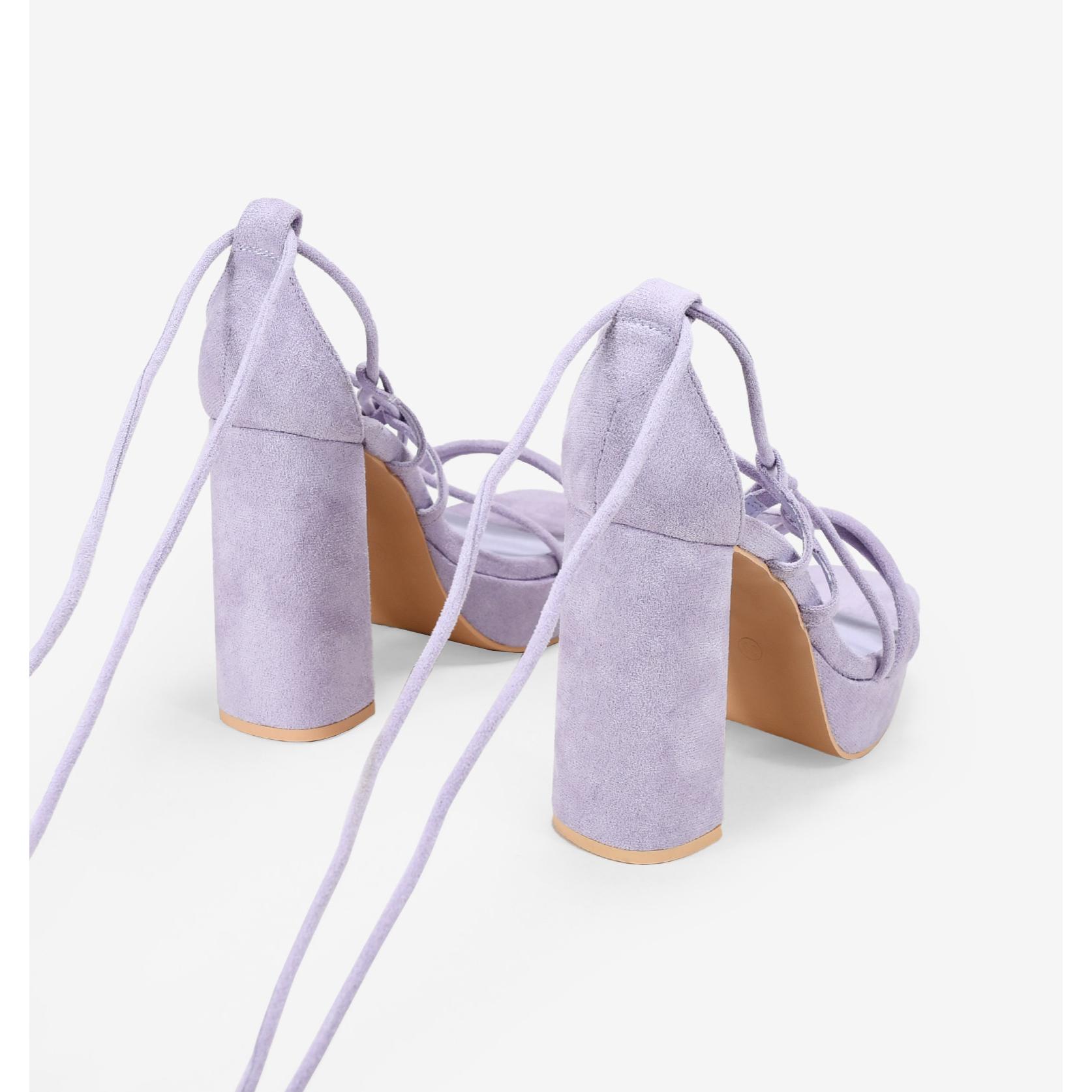 Sandalias de tacón lilas con plataforma y cordones