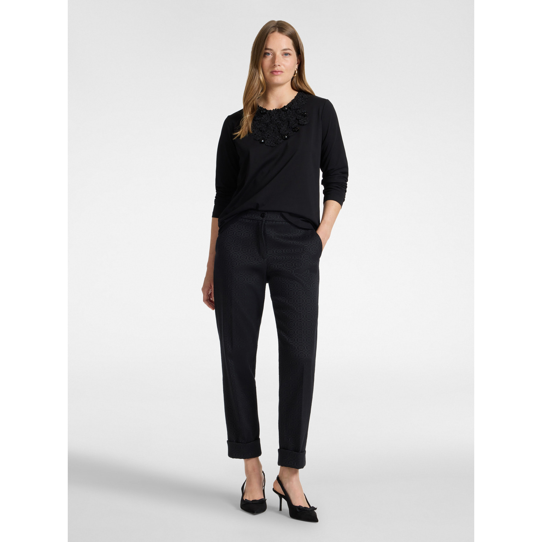 Elena Mirò - T-shirt in cotone con ricamo floreale - Nero