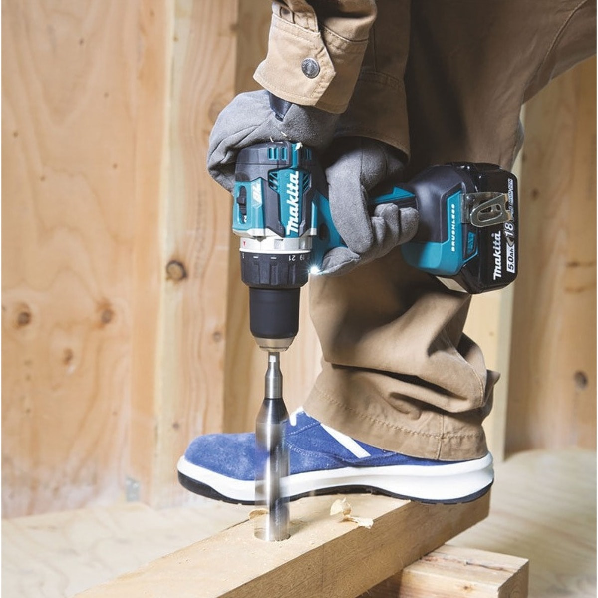 Perceuse 18V LXT 65Nm - MAKITA - avec 2 batteries 18V 6,0 AH - chargeur - MAKPAC - DDF484RGJ