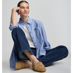 Mocasin Antonella camel de serraje con detalle metálico