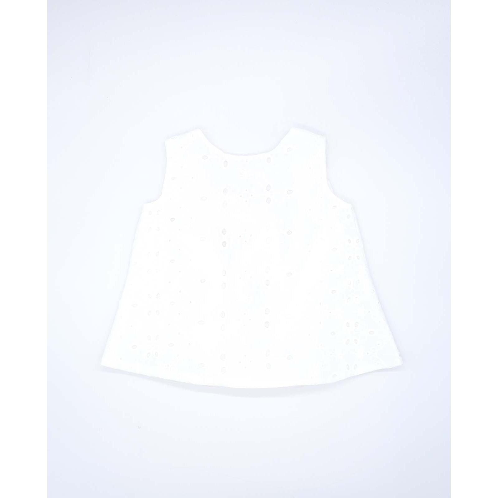 Blusa de batista bordada blanca, con lazo para atar en la espalda.