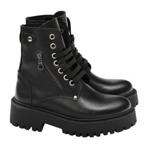 Anfibi in vera pelle con stringhe