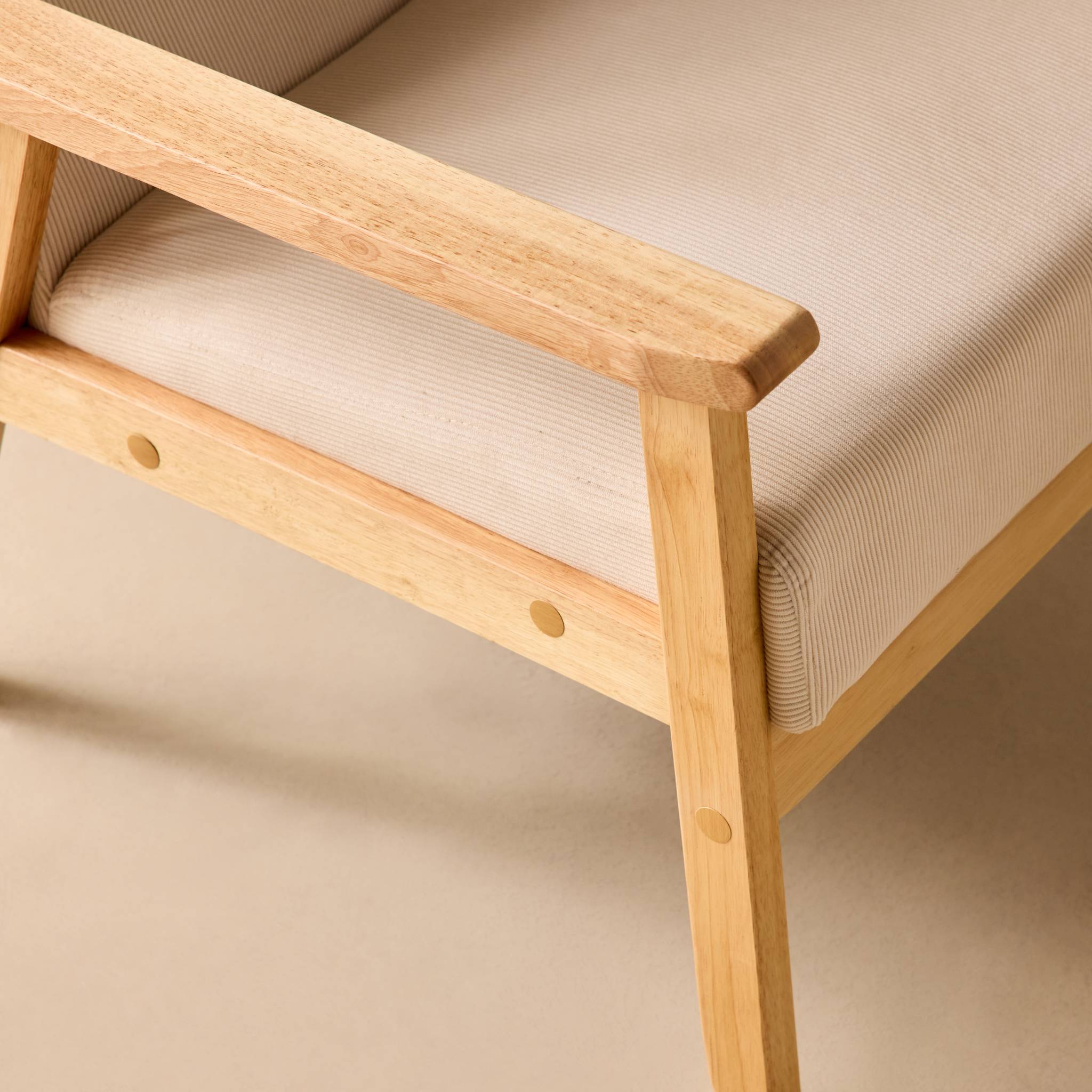 Fauteuil scandinave bois de peuplier, d'hévéa et velours côtelé ISAK
