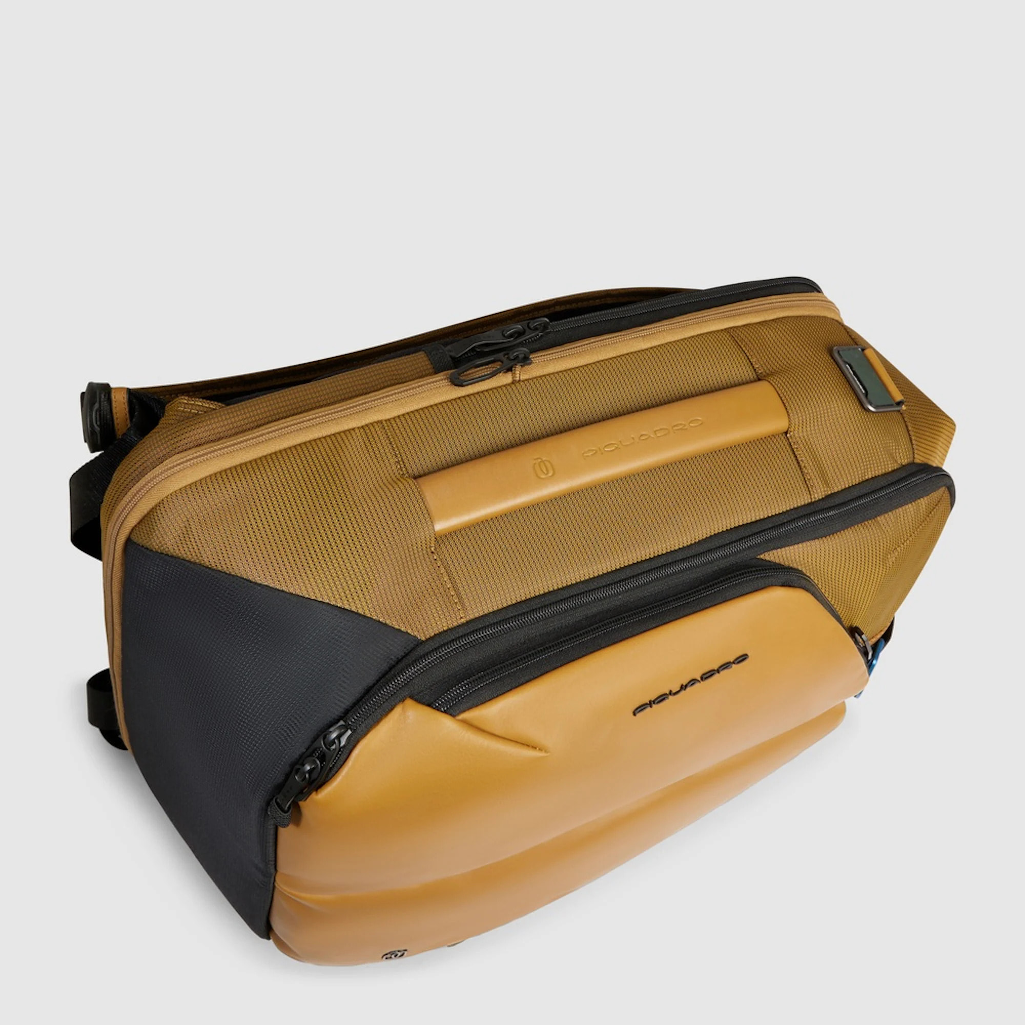 Piquadro Zaino da viaggio per PC e iPad® in tessuto riciclato, compatibile con Easyjet