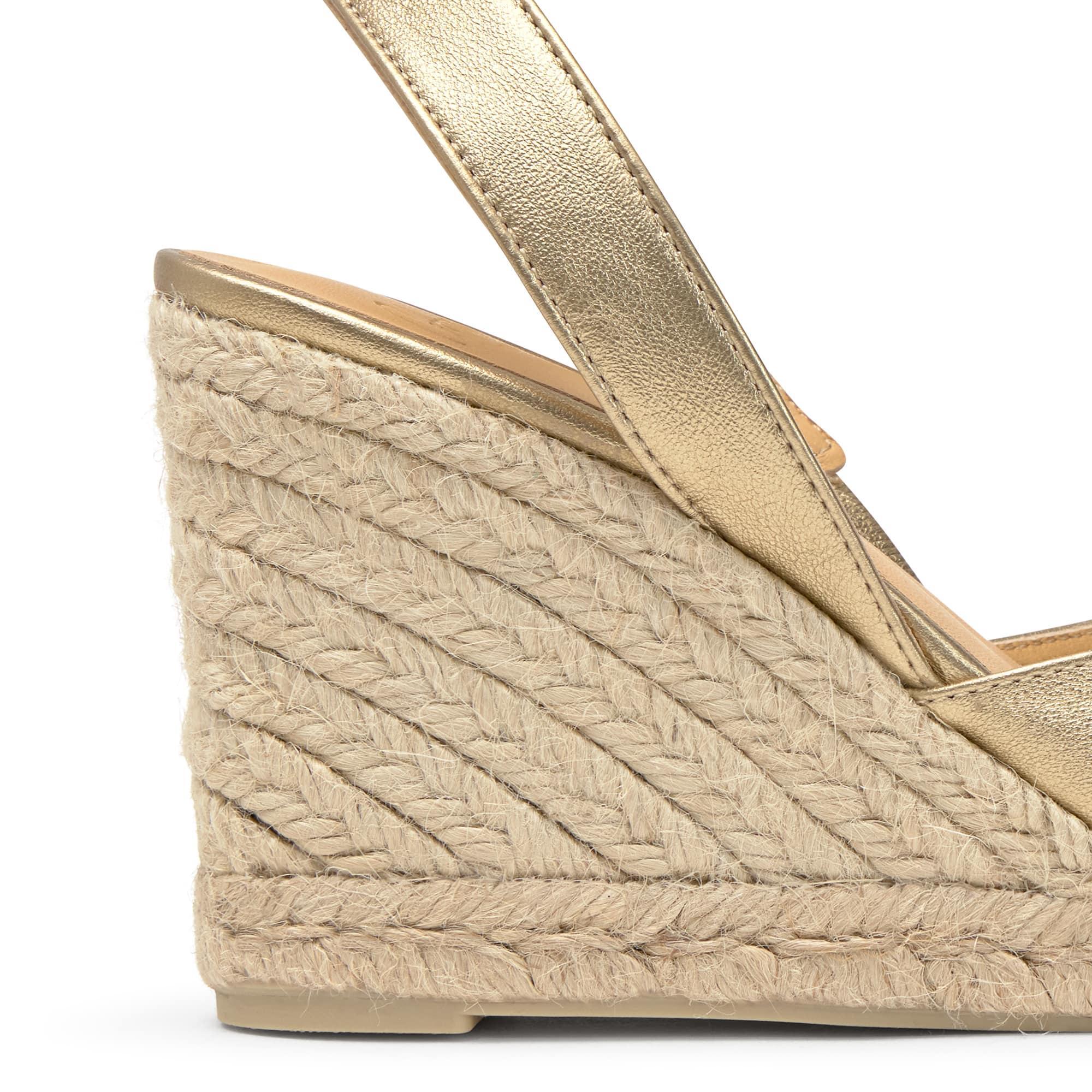 Alpargatas de cuña de mujer Carissa en piel metalizada, abertura en la parte posterior del talón