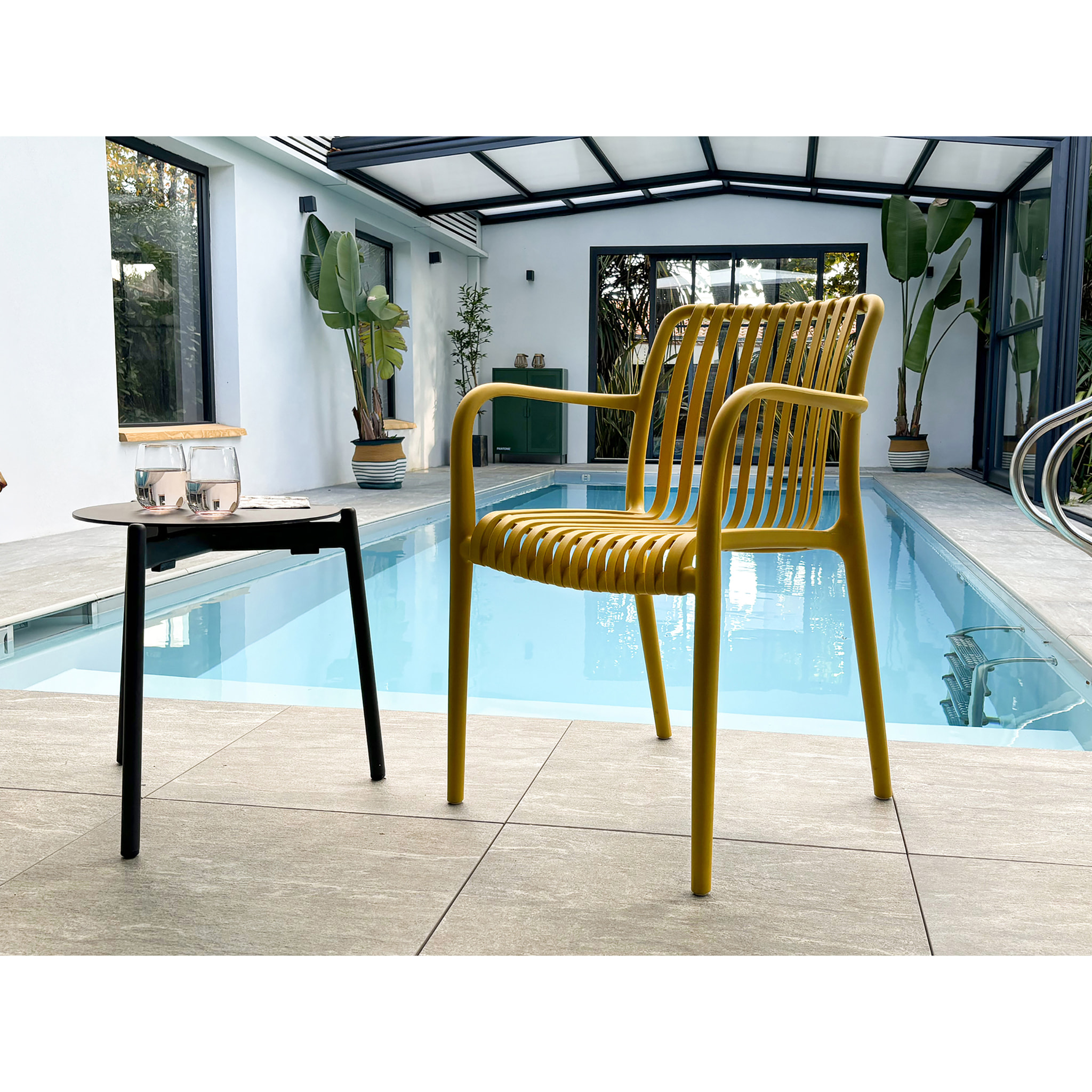 TIAGO - Fauteuil de jardin empilable en Polypropylène Jaune moutarde