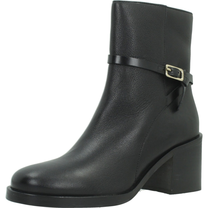 Botines Mujer de la marca GEOX  modelo D680WA 00081 D SOBIMA NEGRO