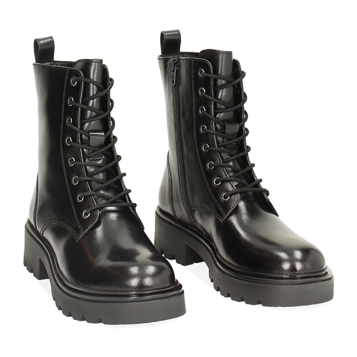 Bota negra de piel