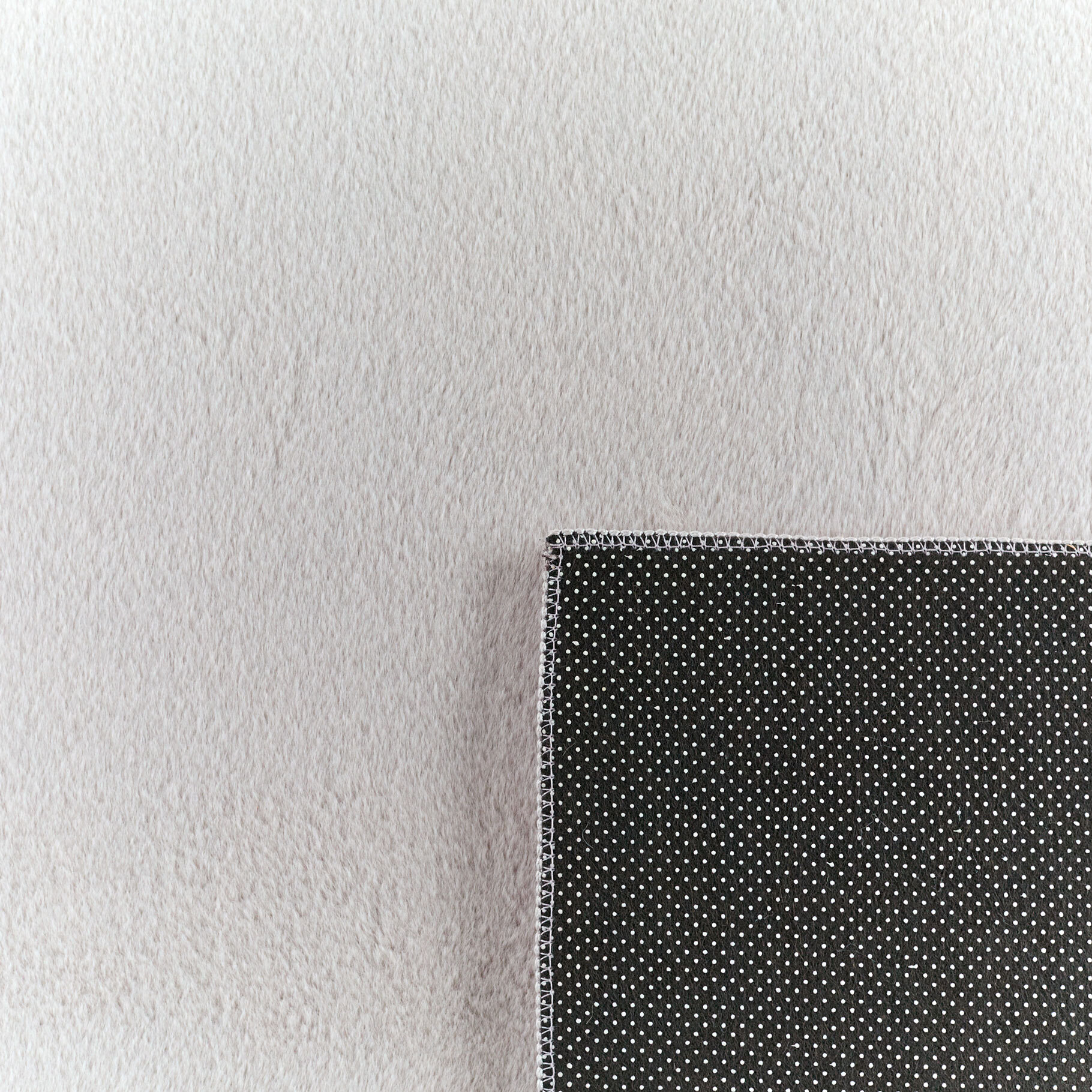 NUBE - Tapis doux et moelleux à poils courts gris - NUB6000GRI