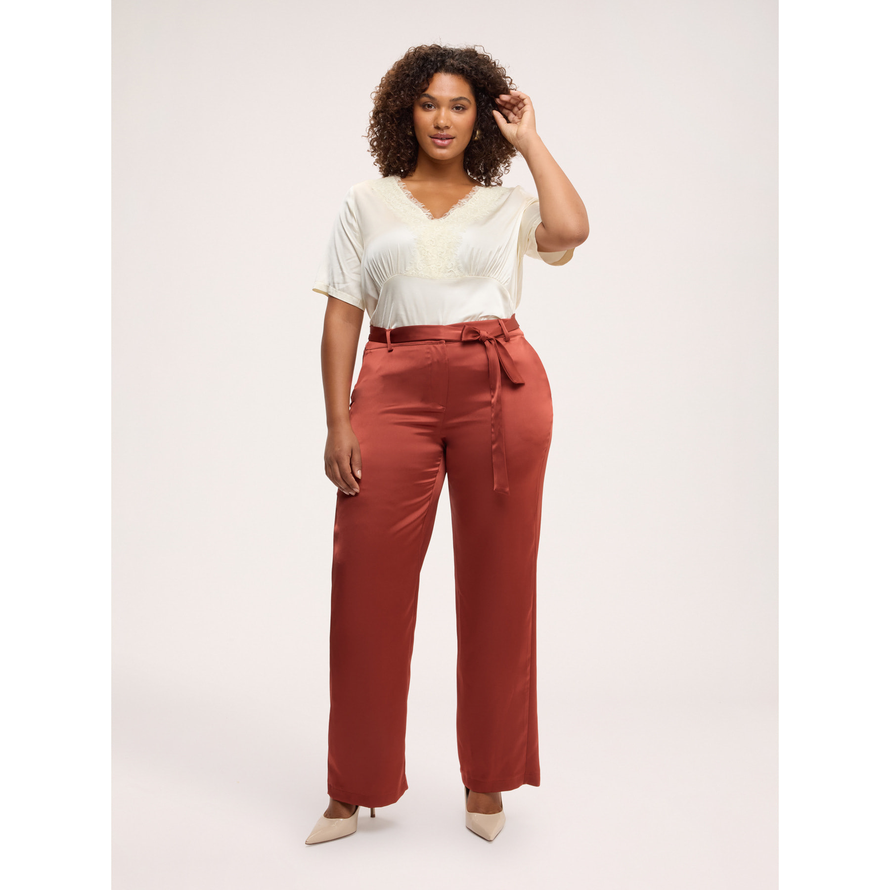 Fiorella Rubino - Pantaloni in raso con cintura - Marrone