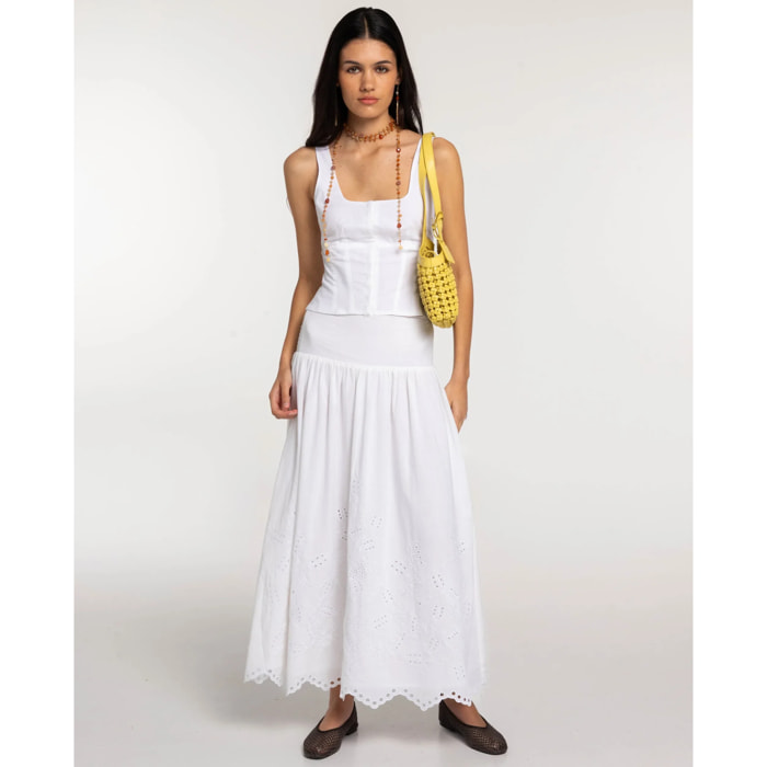 Falda midi con bordados y calados