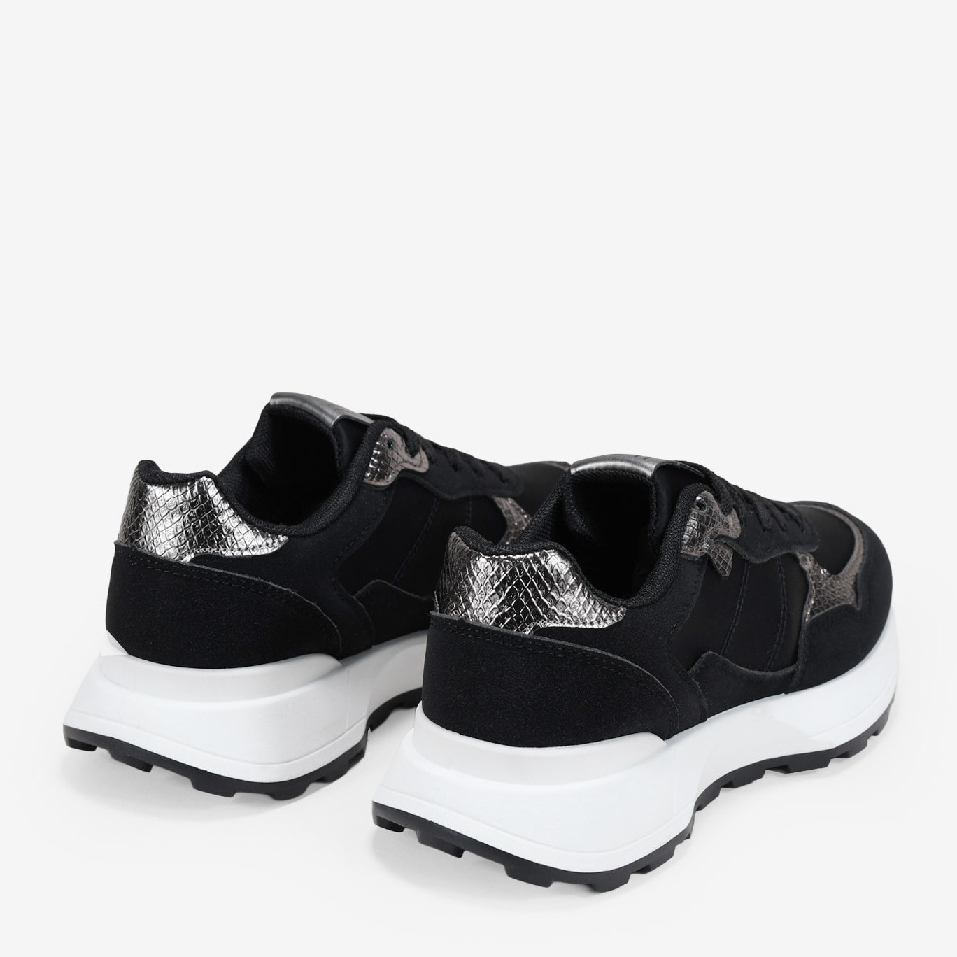 Zapatillas de plataforma negras con cordones