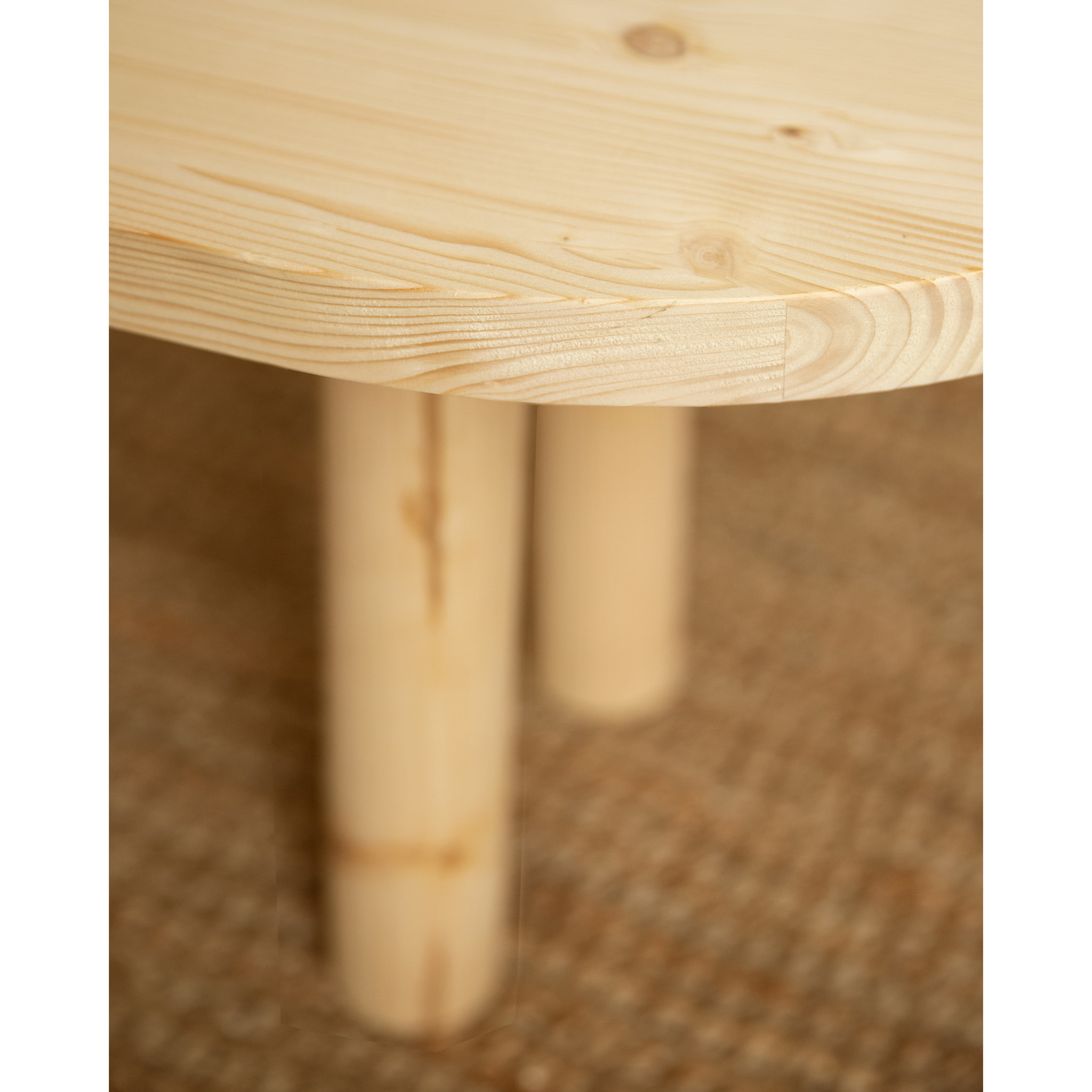 Table basse ovale en bois massif en teinte naturelle de 40x120cm Hauteur: 40 Longueur: 120 Largeur: 50