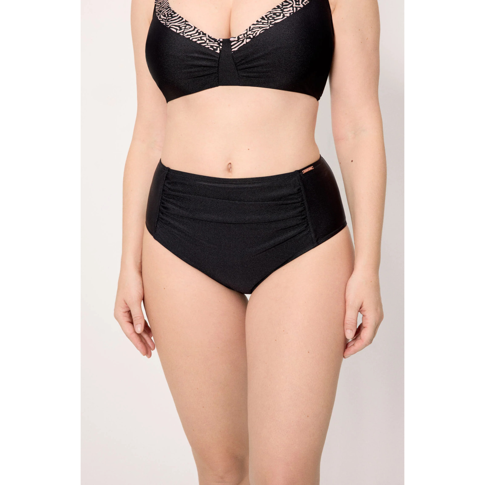 Slip bikini vita alta modellante Nero