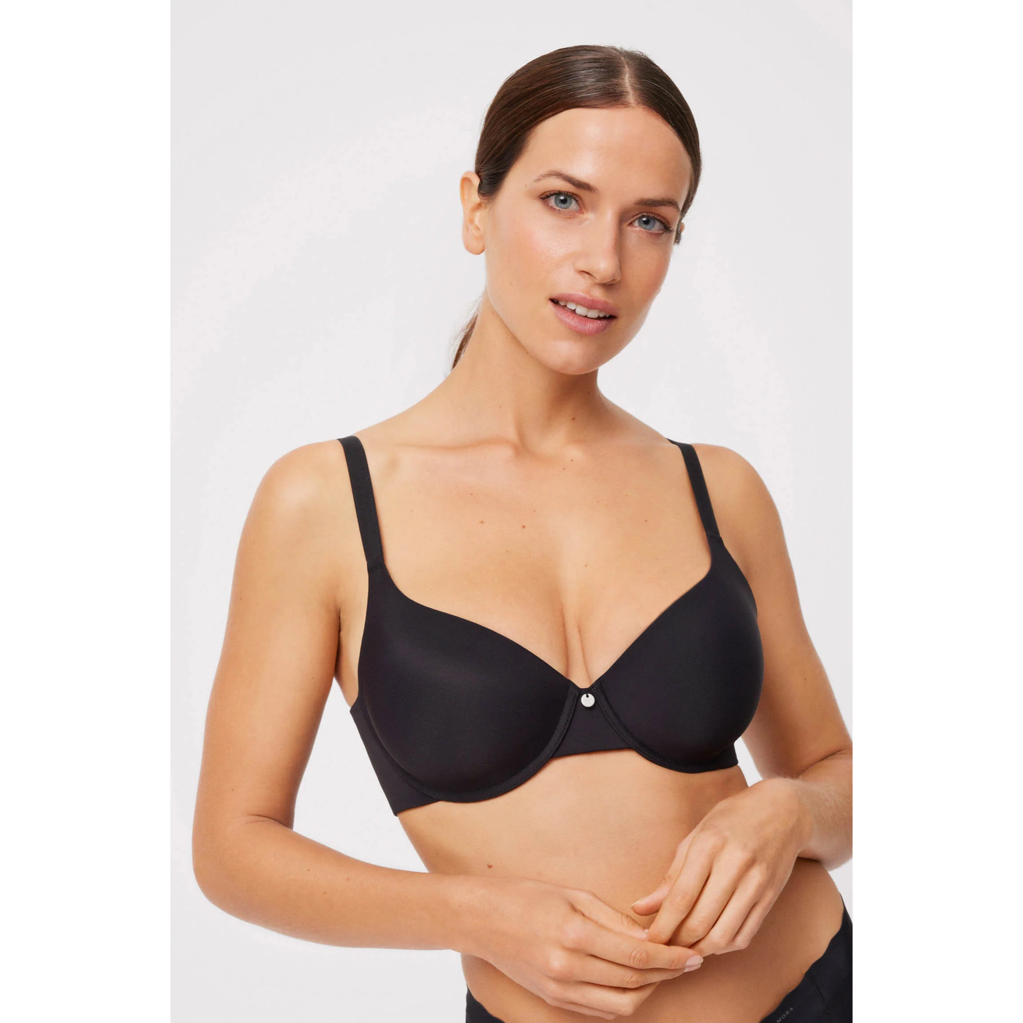 Reggiseno imbottito nero con ferretto e chiusura ampia, coppe B e C