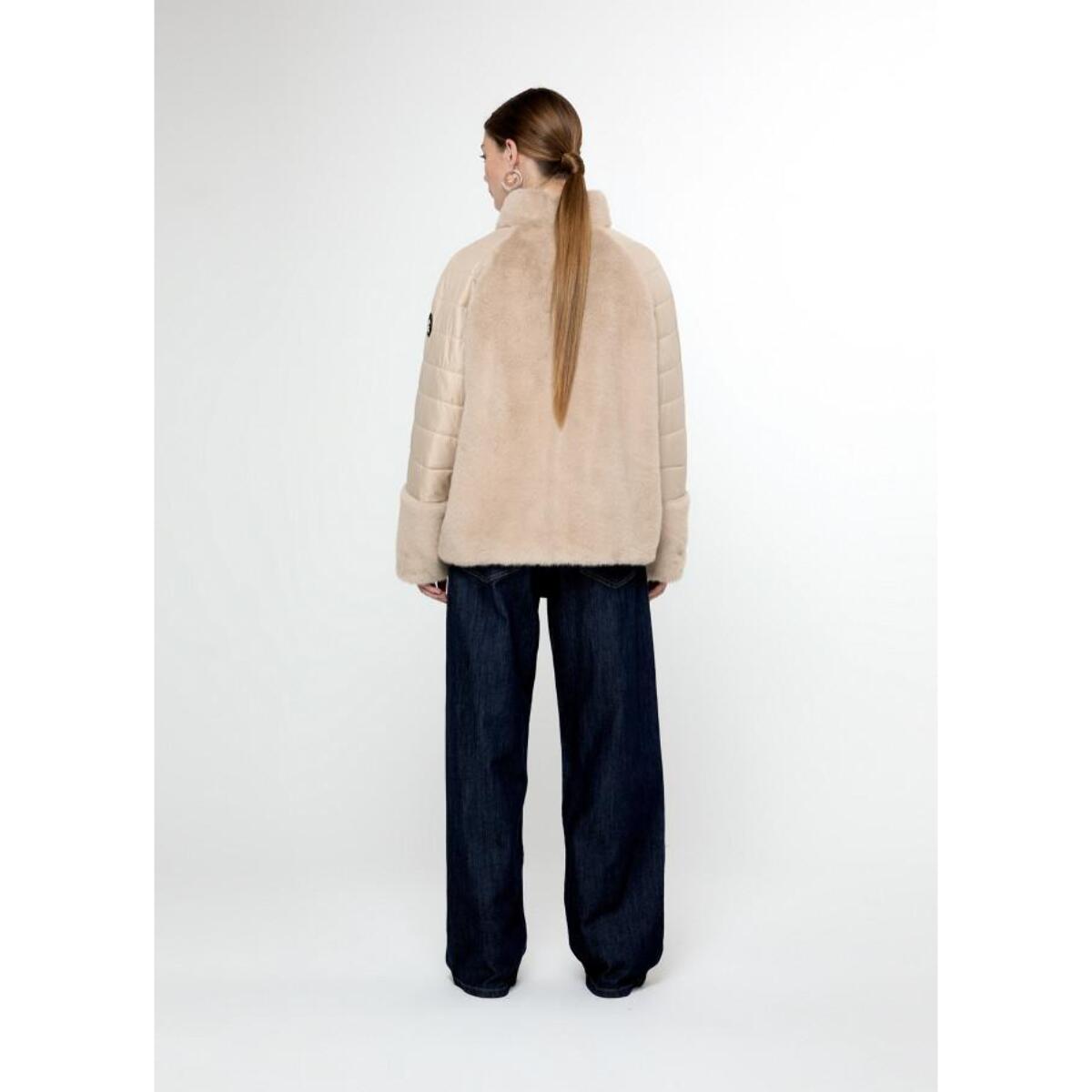 Cappotto combinato di piume di pelliccia