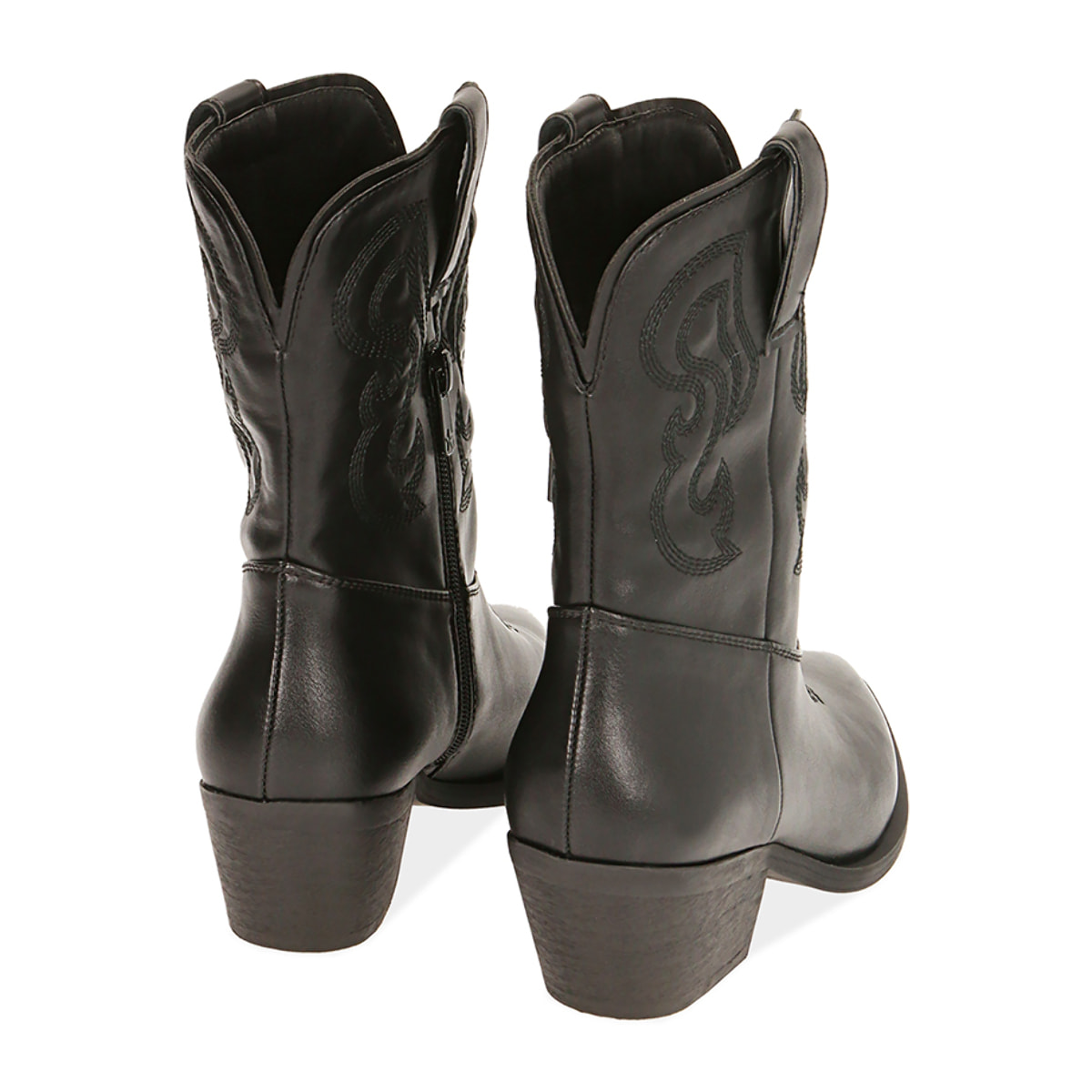 Camperos negros, tacón 5 cm.