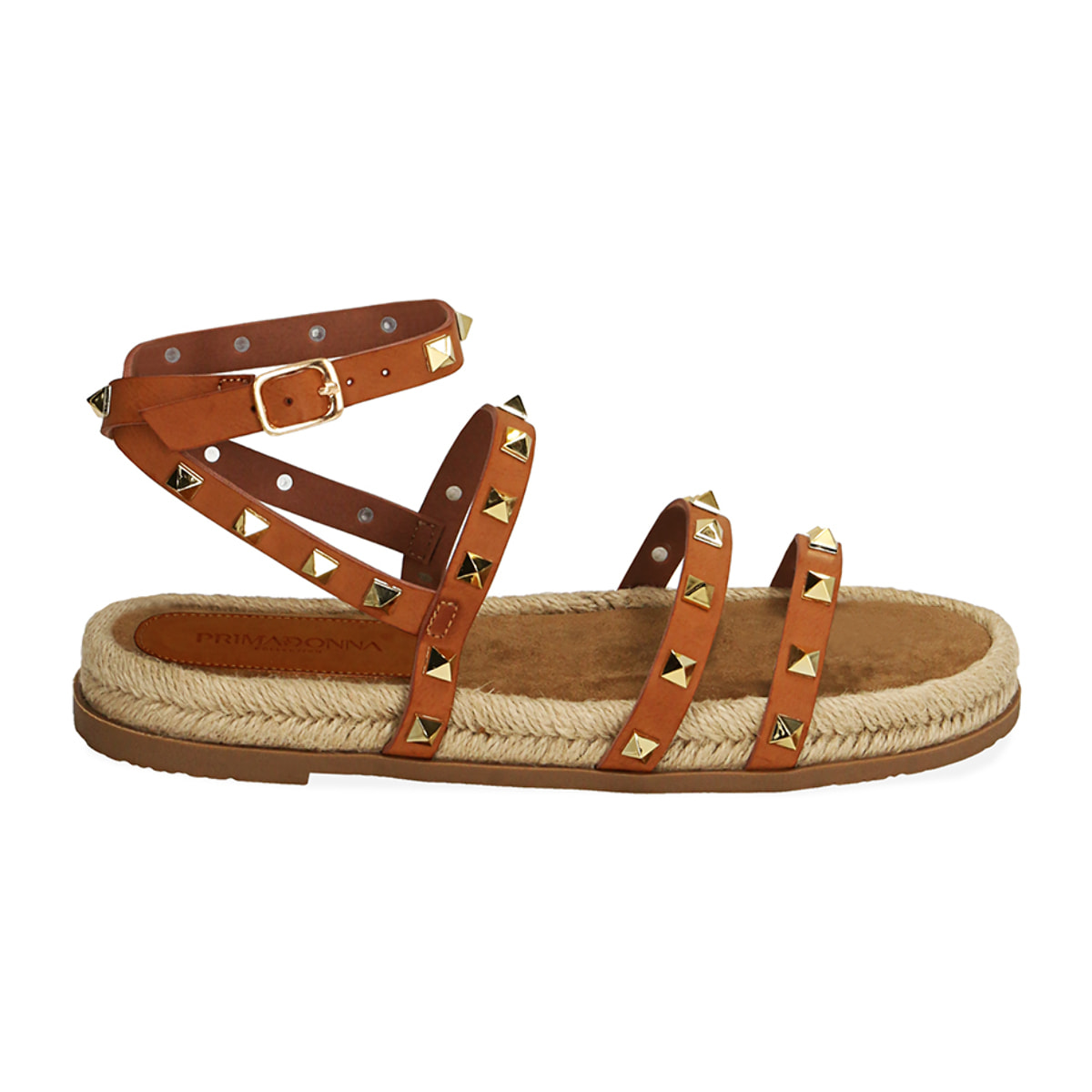 Sandali borchiati cognac con suola in rafia