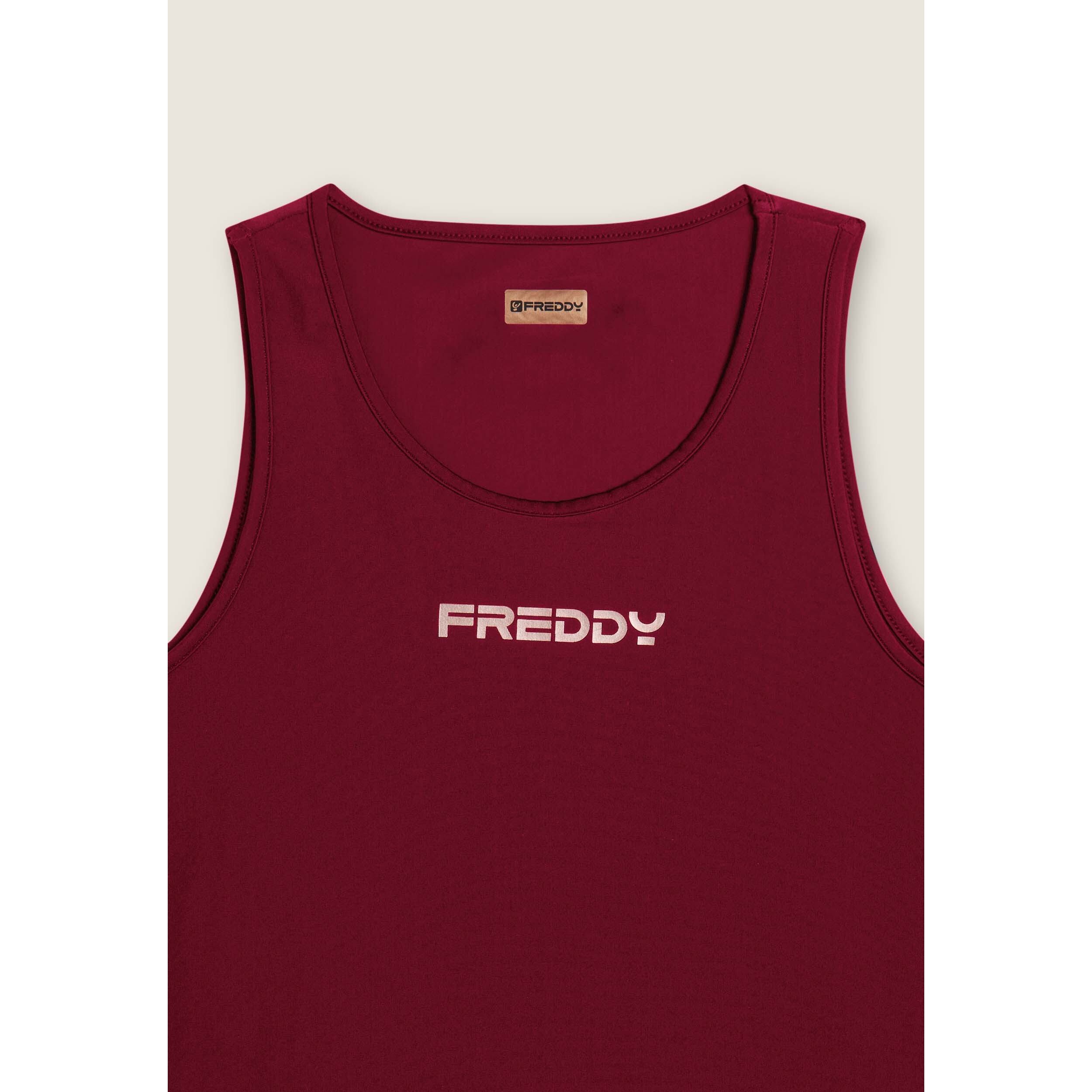 Canotta tecnica con girospalla ampio e taglio regular