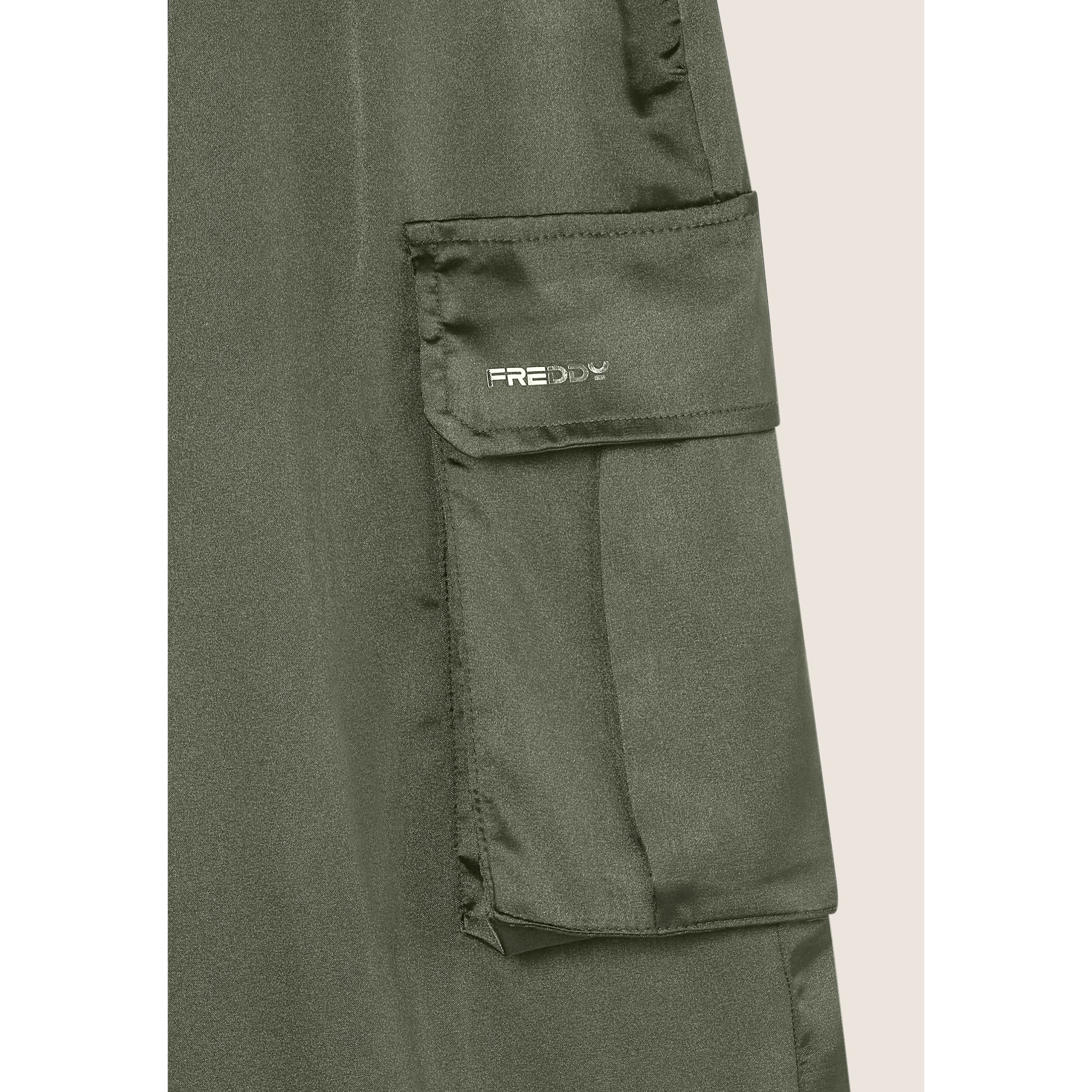 Pantaloni Cargo effetto seta wide leg con fondo regolabile