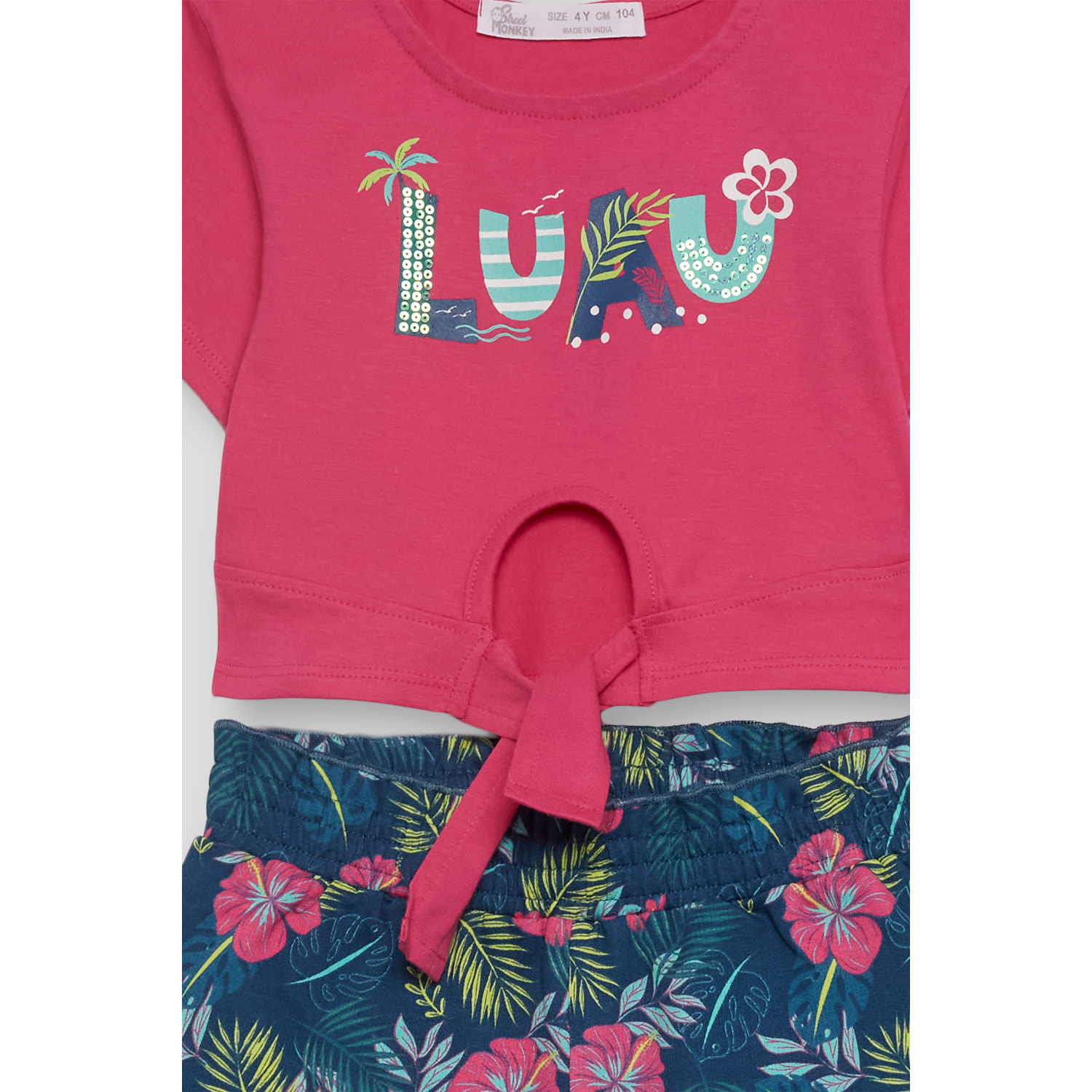 Conjunto Niña Top Color Grosella Crop “Aloha” con Nudo Frontal + Shorts Estampado Tropical Look Veraniego en Algodón Suave, Fresco | Color: Grosella | Street Monkey