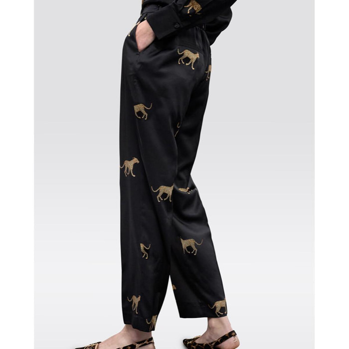 Jogger in raso con stampa leopardata