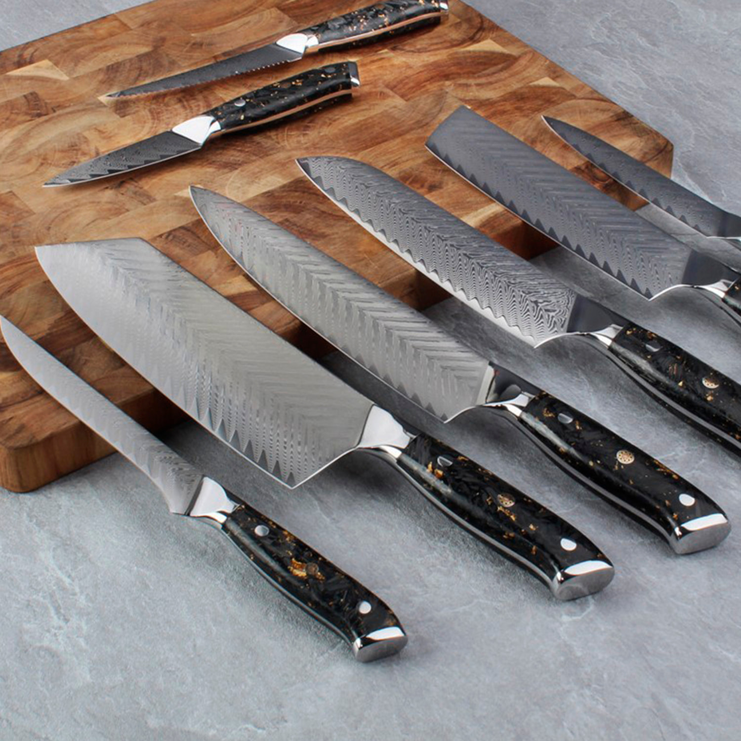 Set di coltelli da cucina 8 in 1 stile Damasco con design elegante e manico in resina di fibra di carbonio.