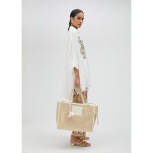 Camicia corta con maniche ricamate sul petto