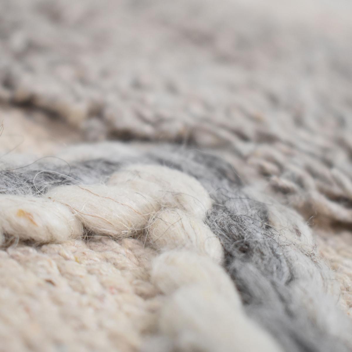 tapis tissé à la main, texture originale avec un aspect relief