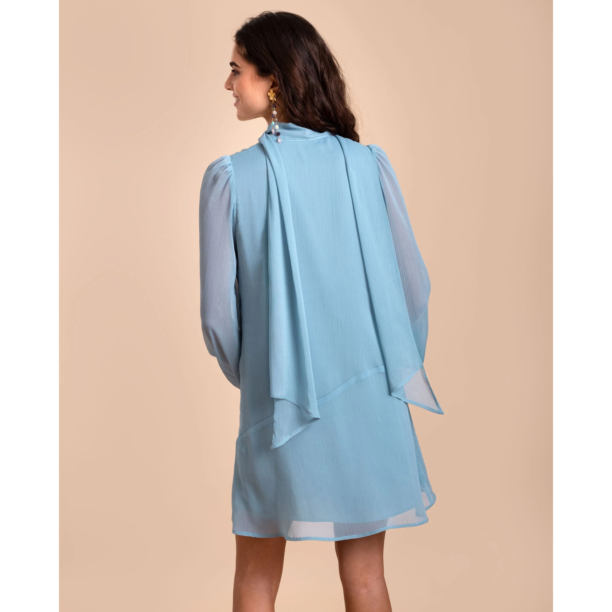 Vestido corto manga abullonada y lazada